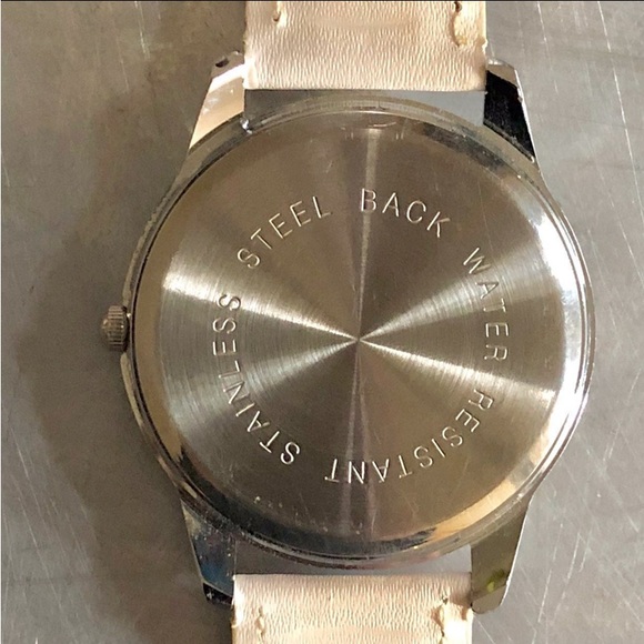 ⭐️Minnie Mouse⭐️ Watch - Picture 5 of 7